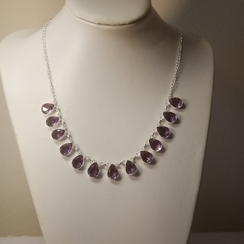 ELEGANT NECKLACE NWOT